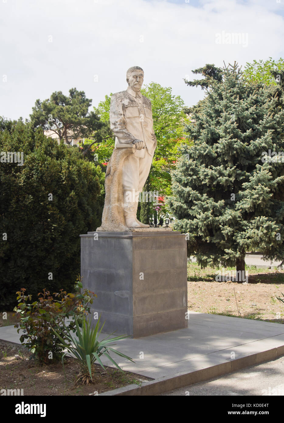 Joseph Staline Musée dans la ville de Gori en Géorgie, à l'extérieur de la sculpture de l'ancien leader dans le parc environnant Banque D'Images