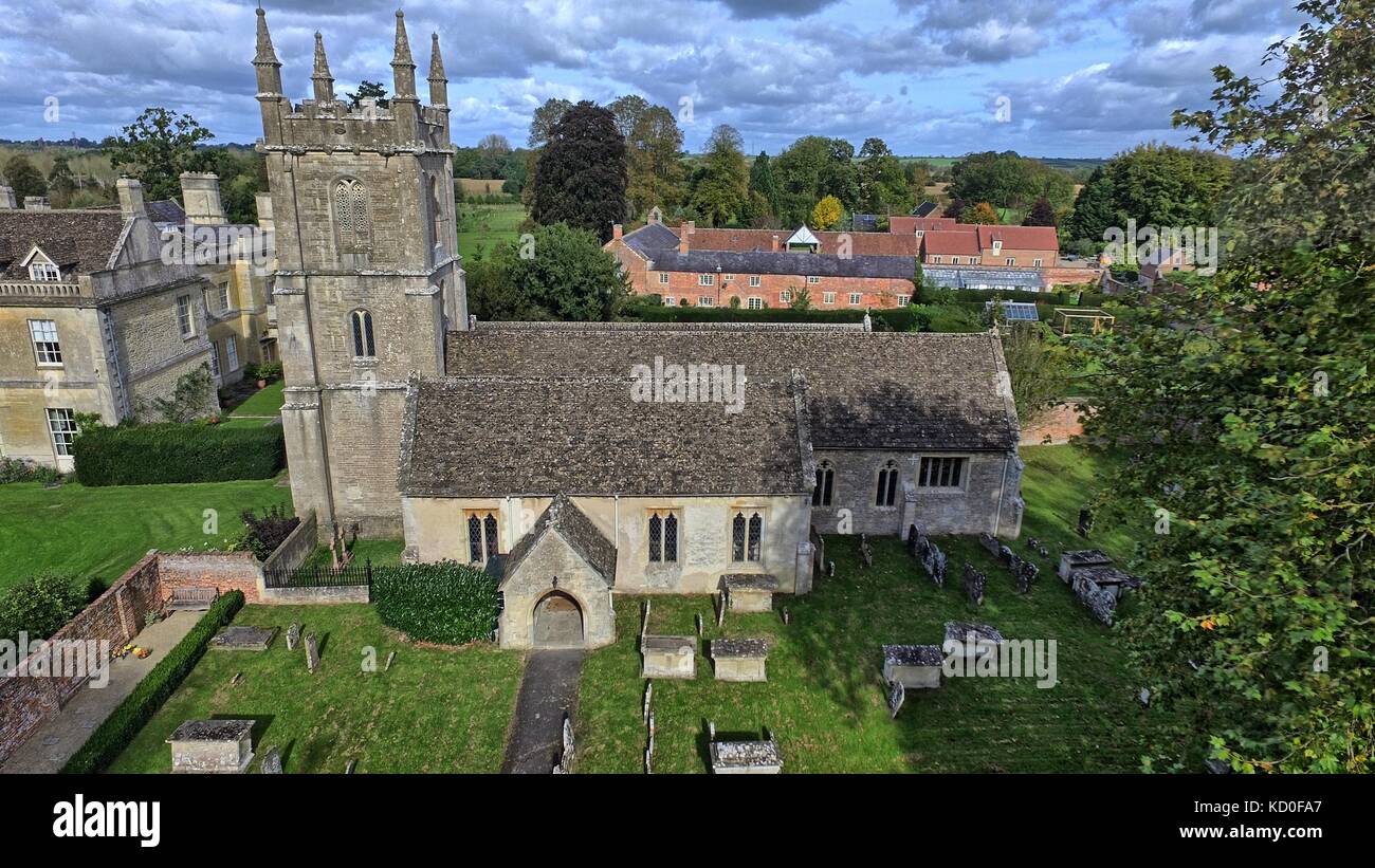 La grande église St James, dauntsey Banque D'Images