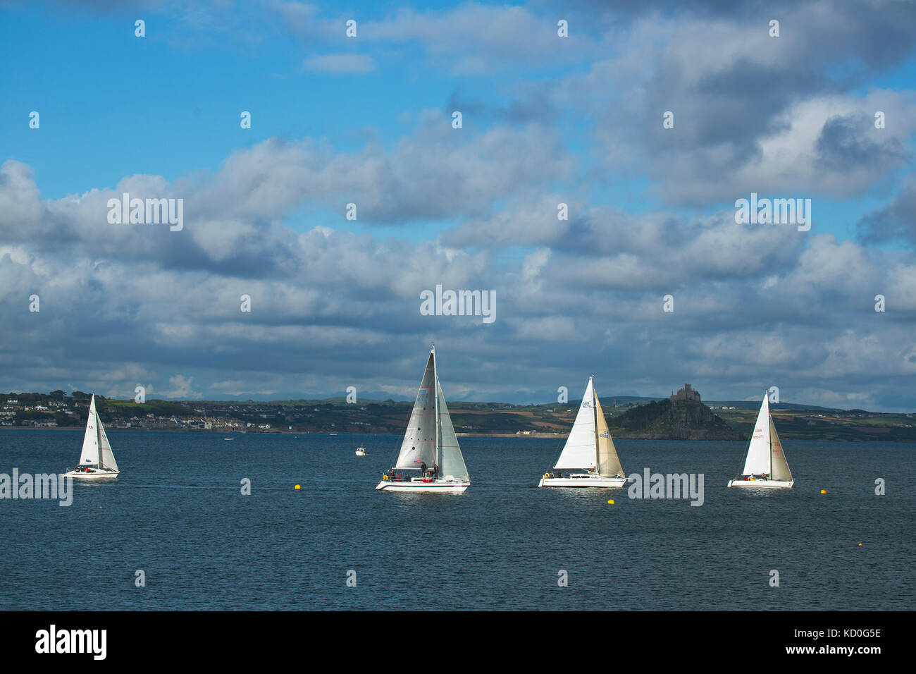La voile en Mounts Bay,Penzance,Angleterre,UK Banque D'Images