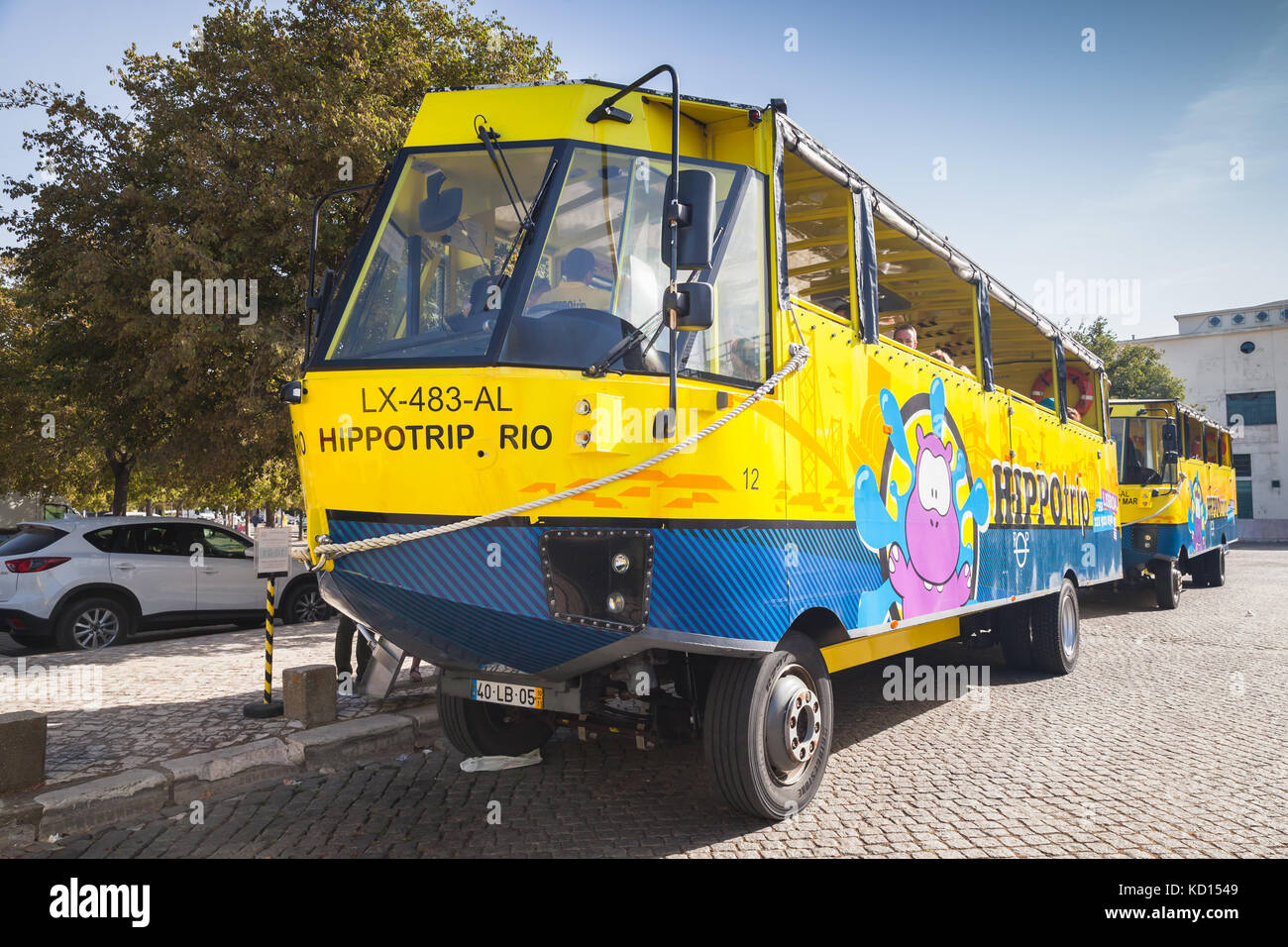 Lisbonne, Portugal - 15 août 2017 : jaune bleu bus amphibie exploités par hippotrip est stationné à Lisbonne, les transports touristiques populaires attracti Banque D'Images