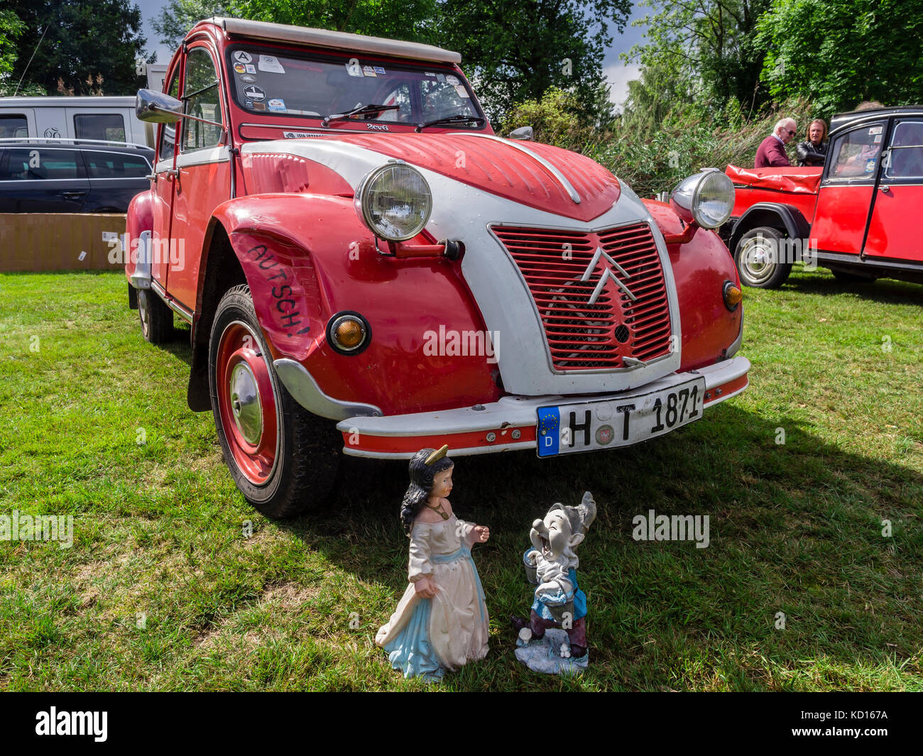2CV Citroën, doll, oldtimer présentation à une activité de bienfaisance, Celle, Allemagne Banque D'Images