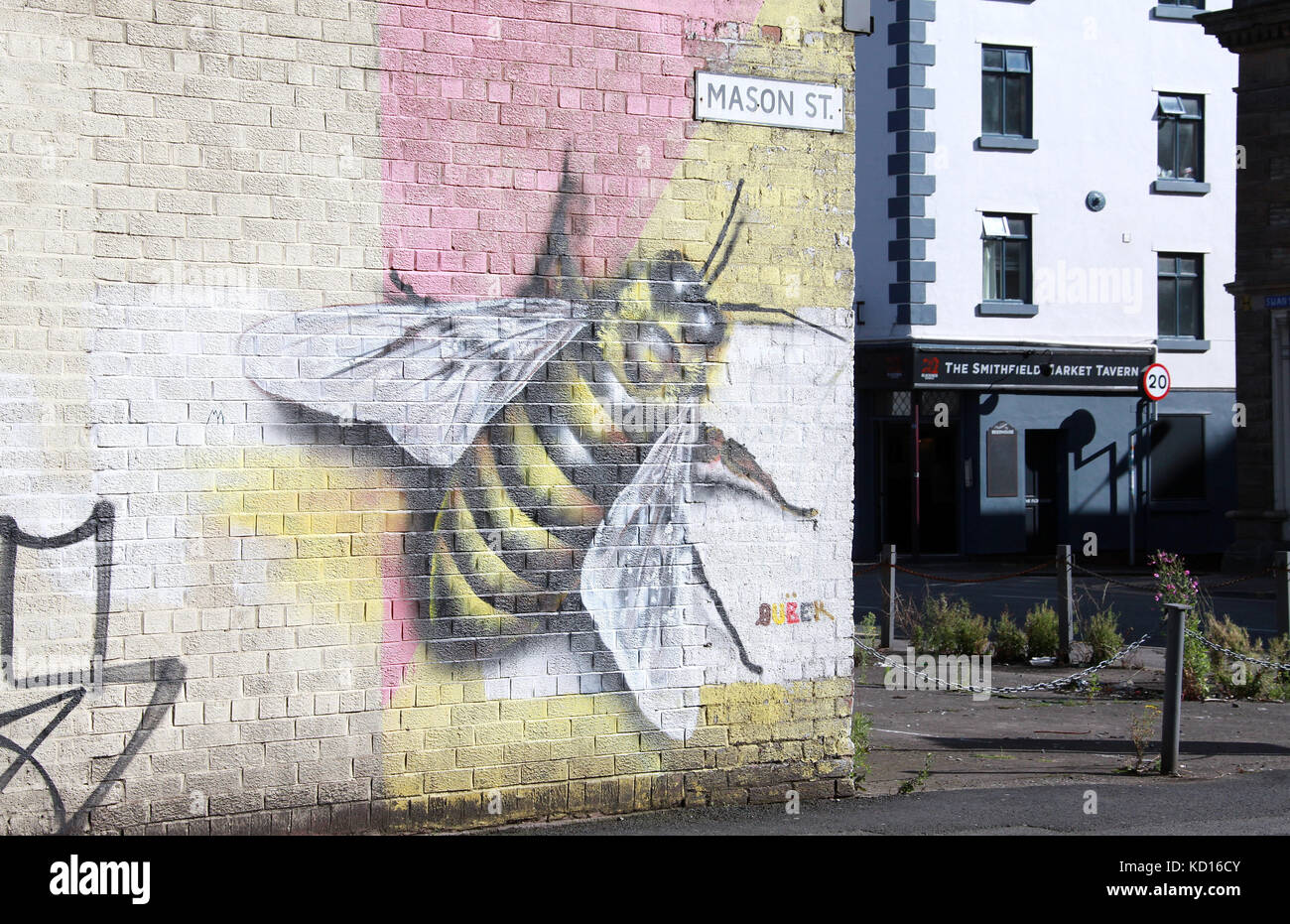 Mason Street avec ouvrière symbolique l'art de rue dans le quartier Nord de Manchester Banque D'Images