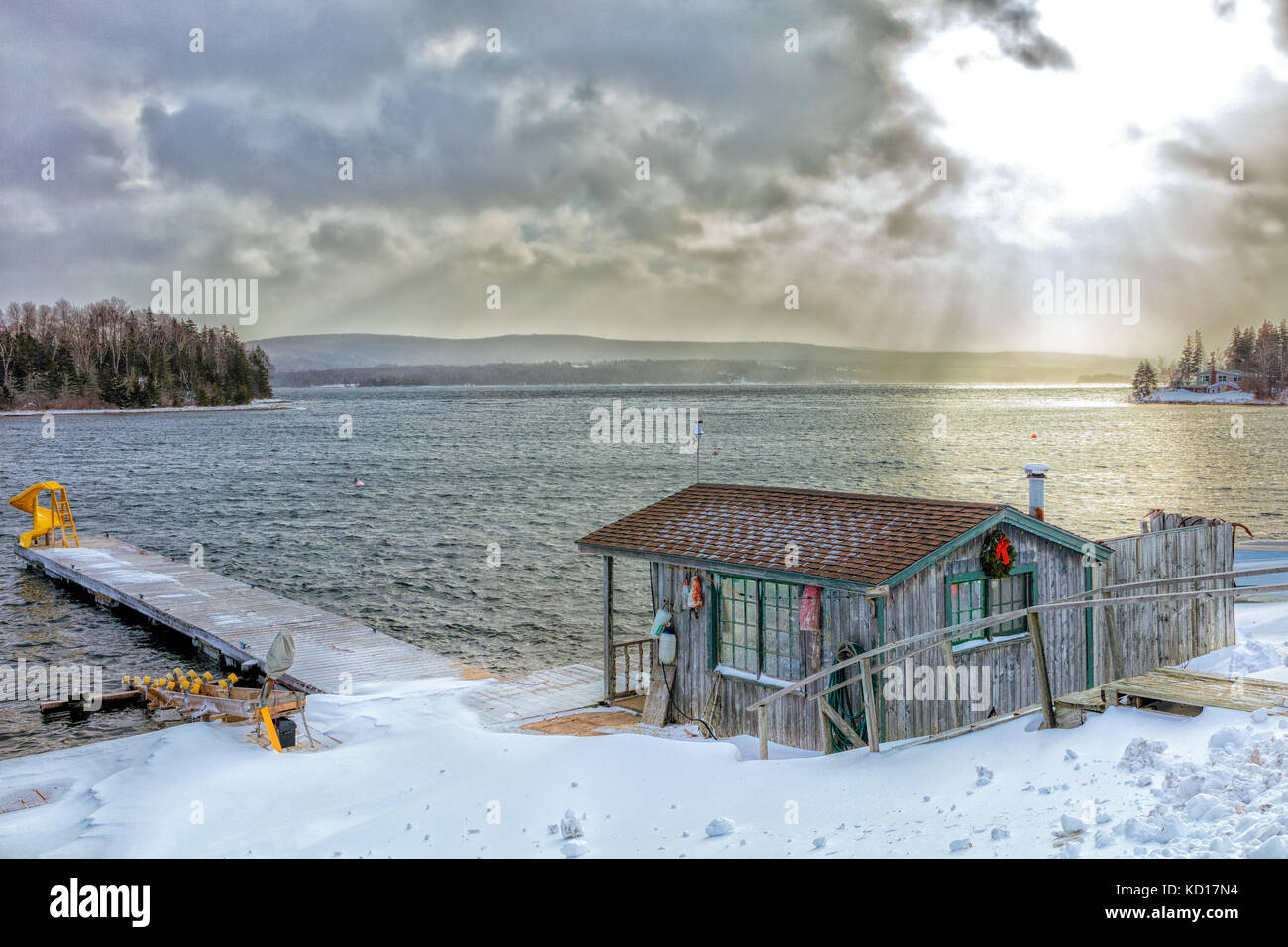 Un hangar à bateaux en hiver, Baddeck, Cap-Breton, Nouvelle-Écosse, Canada Banque D'Images