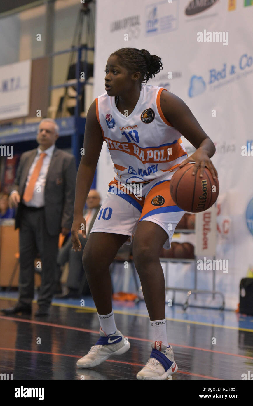 Cercola, Italie. 05Th oct, 2017. naples. nene diene en action pendant le championnat de série a italienne de basket-ball féminin de la saison régulière contre napoli givova mapei saces reyer venezia. match se termine 48-51 pour l'équipe de reyer venezia. crédit : Paola visone/pacific press/Alamy live news Banque D'Images