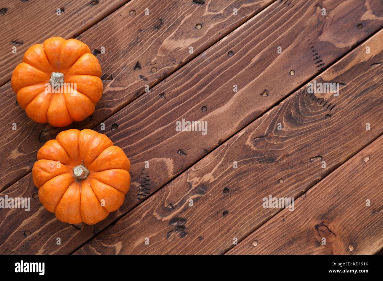 Pumpkin sur fond de bois Banque D'Images