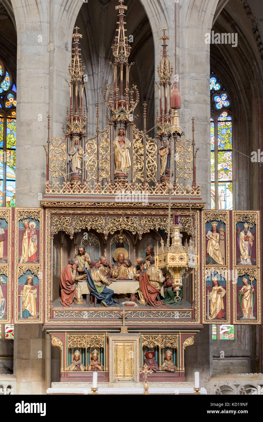 Kutna Hora, République tchèque - Le 18 août 2017 : ancienne sculpture en bois représentant la dernière Cène dans l'abside de la cathédrale de Santa Barbara Banque D'Images