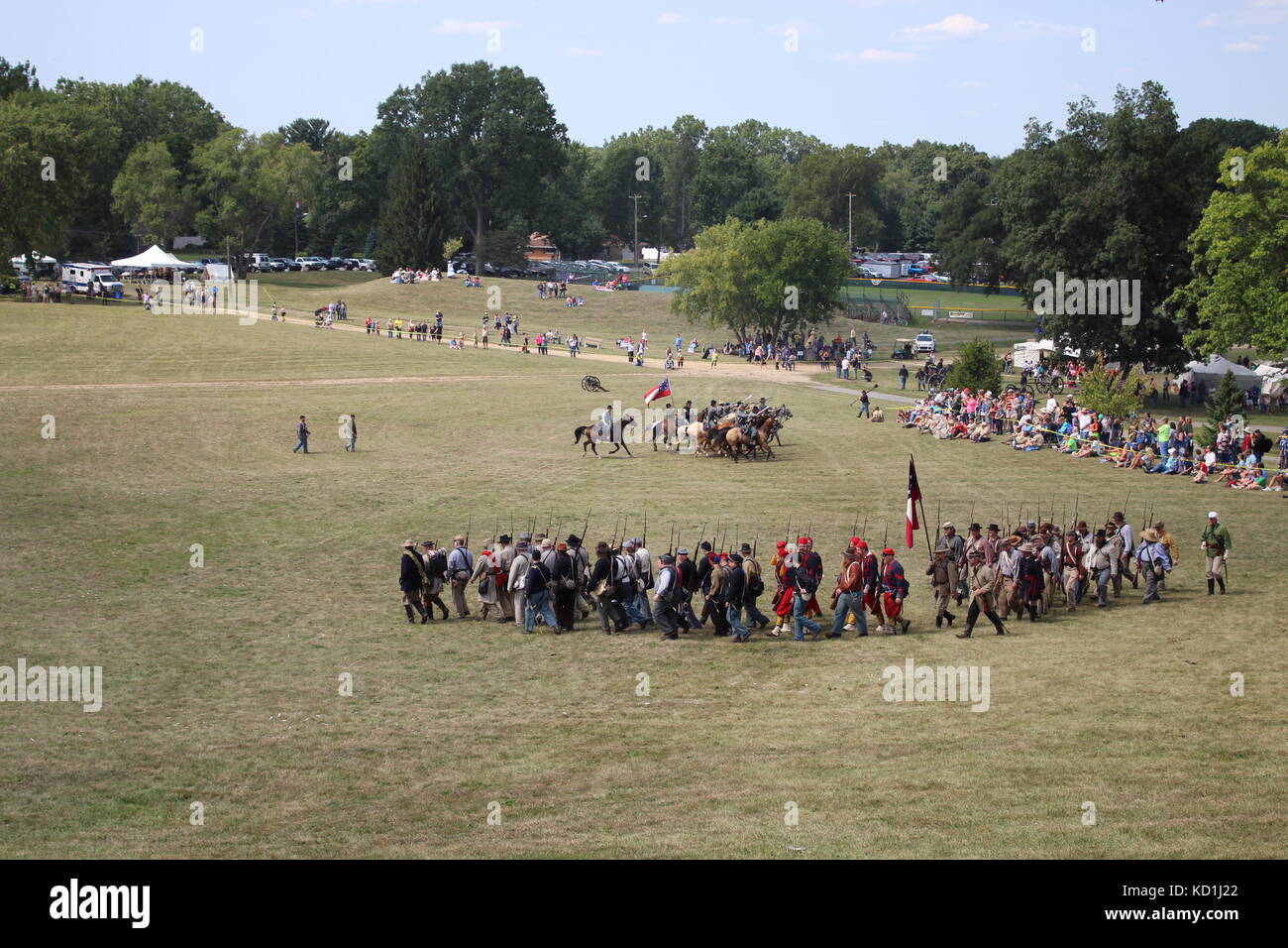 Une bataille de guerre civile au Michigan lors d'un festival avec des soldats et des troupes syndicaux et confédérées Banque D'Images