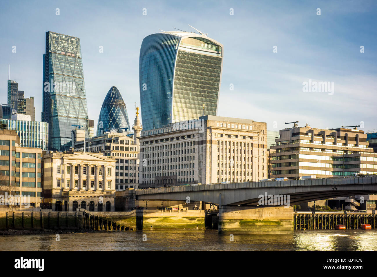 Toits de Londres, ville de Londres, London Bridge, des gratte-ciel et les tours, UK Banque D'Images