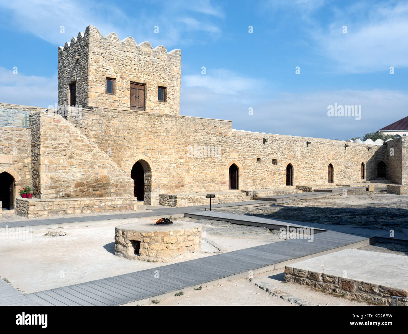 Le baku ateshgah, souvent appelé le "temple du feu de Bakou", est un temple religieux de style château de Surakhani, une banlieue de la capitale de l'Azerbaïdjan. Banque D'Images