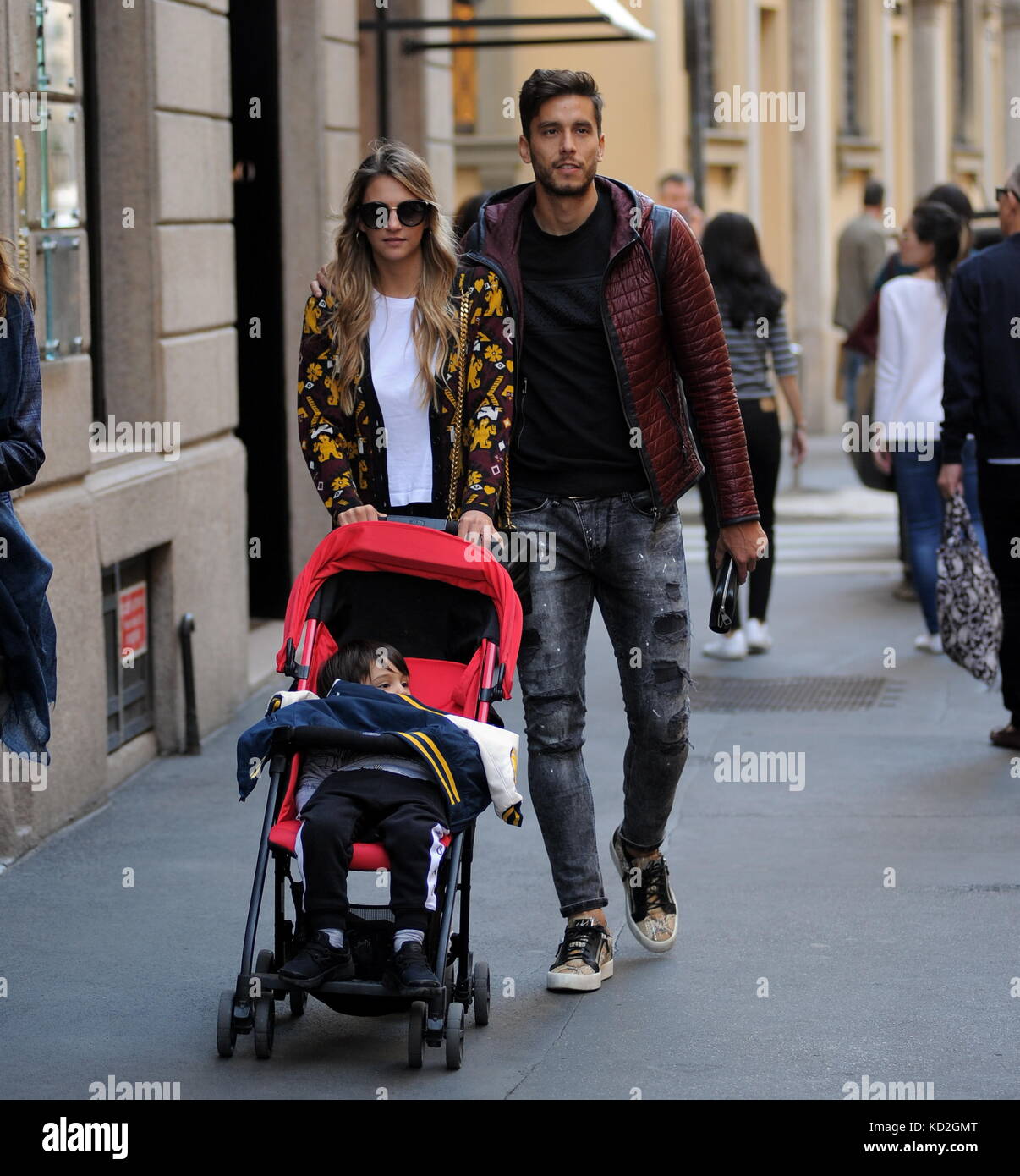Milan, Ricardo Gabriel Alvarez avec femme et son fils dans le centre ricardo  argentin Gabriel Alvarez, mieux connu comme 'ricky alvarez', la Sampdoria  et gâche l'Argentine national, promenades le long des rues