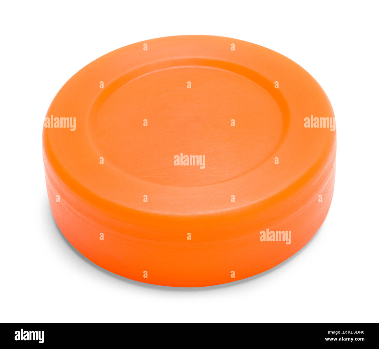 Rondelle de hockey orange isolé sur fond blanc. Banque D'Images