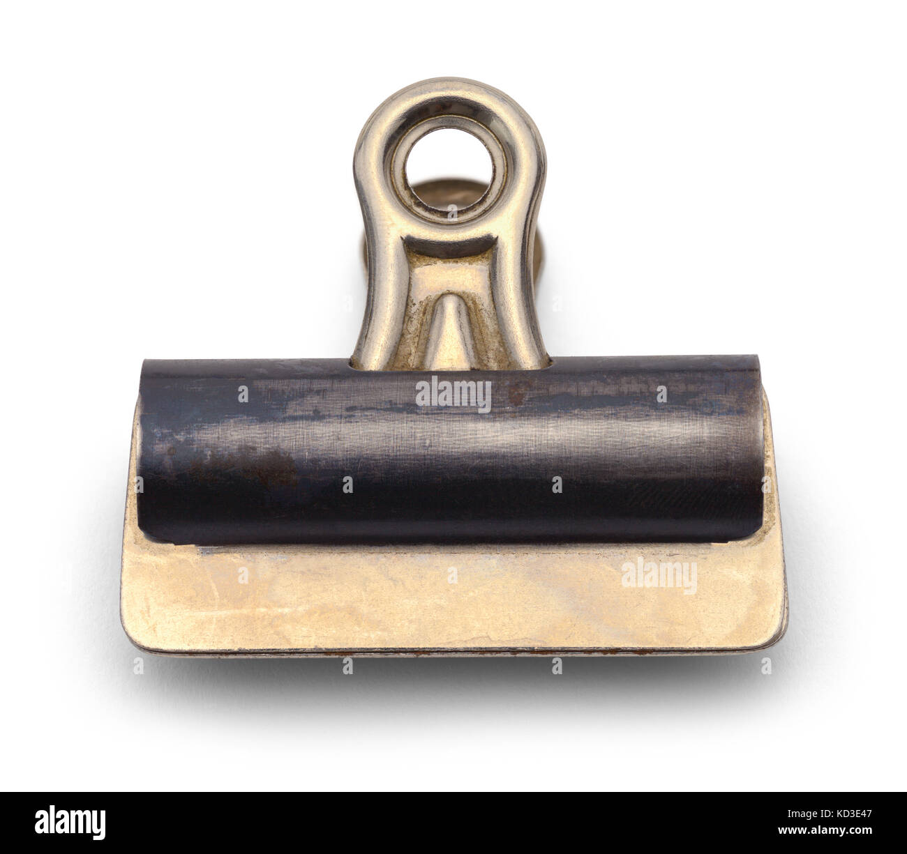 Vieux Grand metal binder clip isolé sur un fond blanc. Banque D'Images