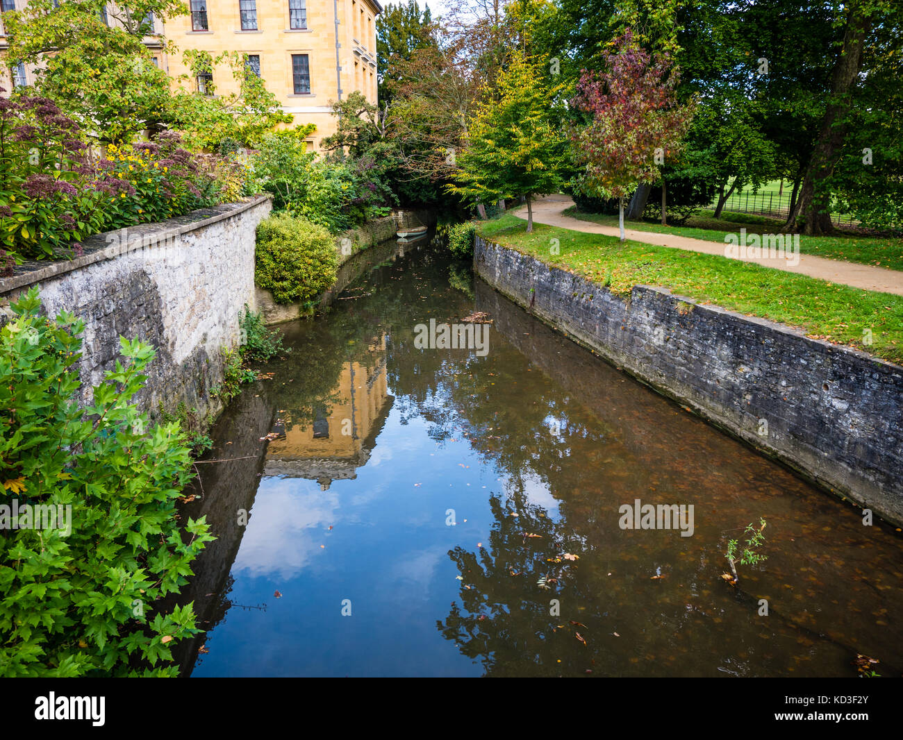 Mill Stream Holywell, Magdalen College, Université d'Oxford, Oxford, Oxfordshire, England, UK, FR. Banque D'Images