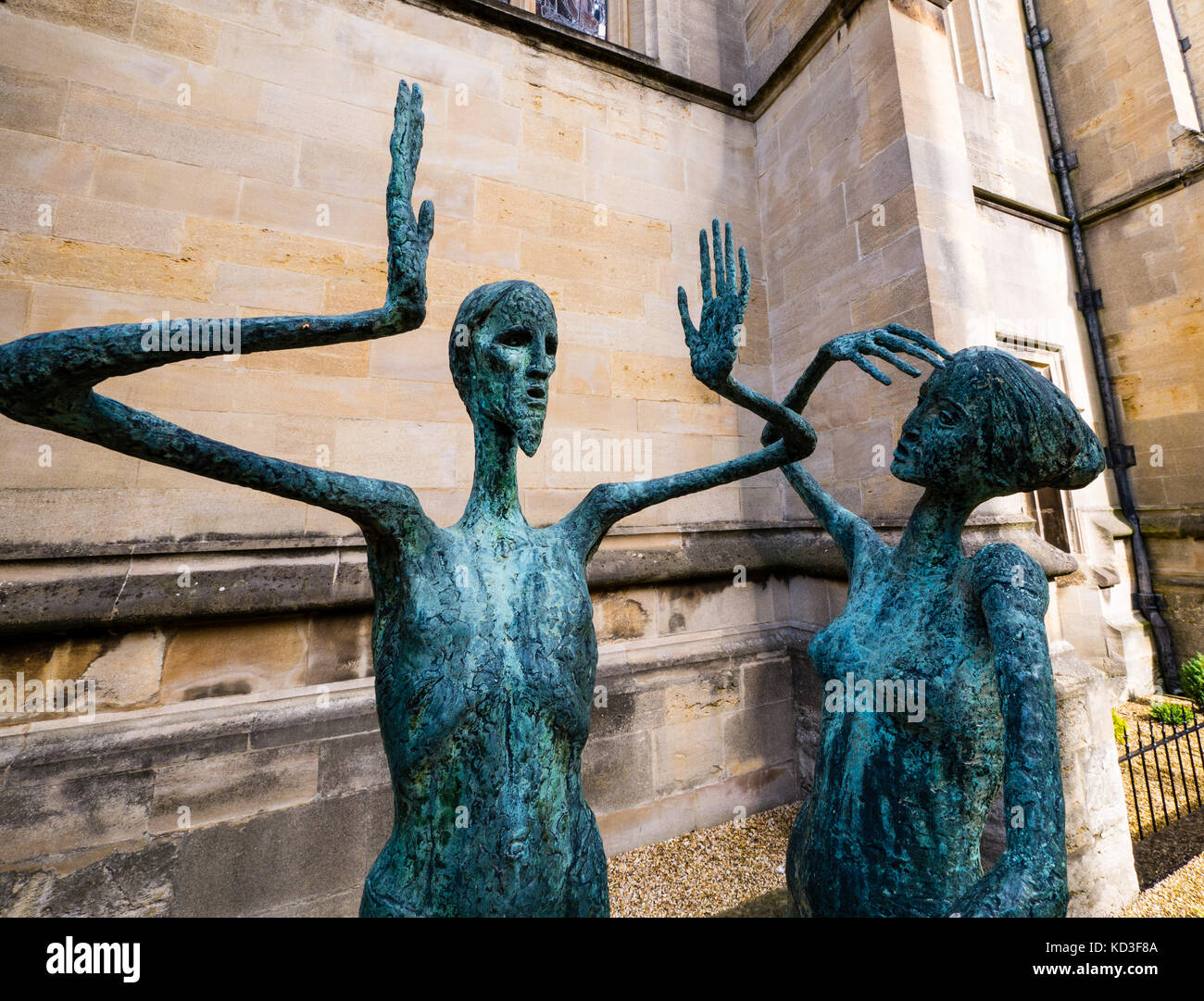 Sculpture du Christ avec Marie Madeleine, les aumôniers quad, Magdalen College, Université d'Oxford, Oxford, Oxfordshire, Angleterre Banque D'Images Sculpture du Christ avec Marie Madeleine, les aumôniers quad, Magdalen College, Université d'Oxford, Oxford, Oxfordshire, Angleterre Banque D'Images