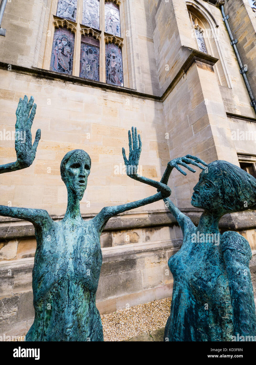 Sculpture du Christ avec Marie Madeleine, les aumôniers quad, Magdalen College, Université d'Oxford, Oxford, Oxfordshire, Angleterre Banque D'Images Sculpture du Christ avec Marie Madeleine, les aumôniers quad, Magdalen College, Université d'Oxford, Oxford, Oxfordshire, Angleterre Banque D'Images