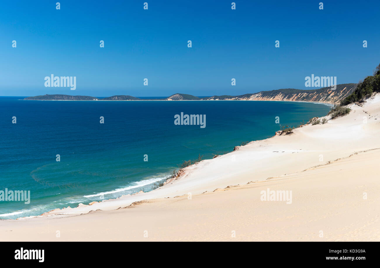 Dunes de sable de plage, arc-en-ciel 78 section, le parc national Great Sandy, Queensland, Australie Banque D'Images