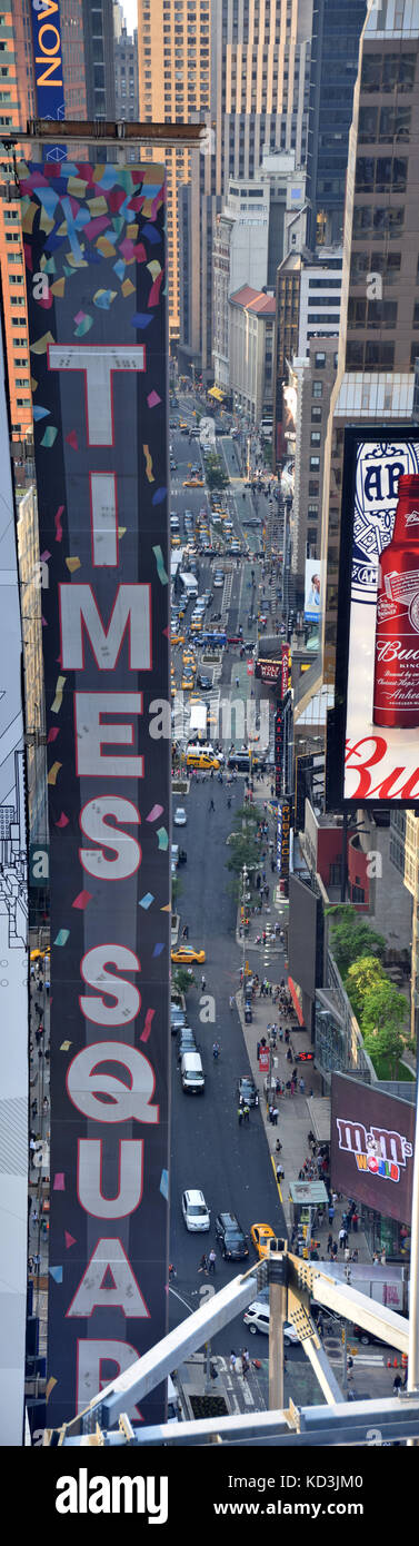 New York - 8 juin : les visiteurs et les gens marcher sur new york;s monument Times square le 8 juin 2015 Vue d'en haut Banque D'Images