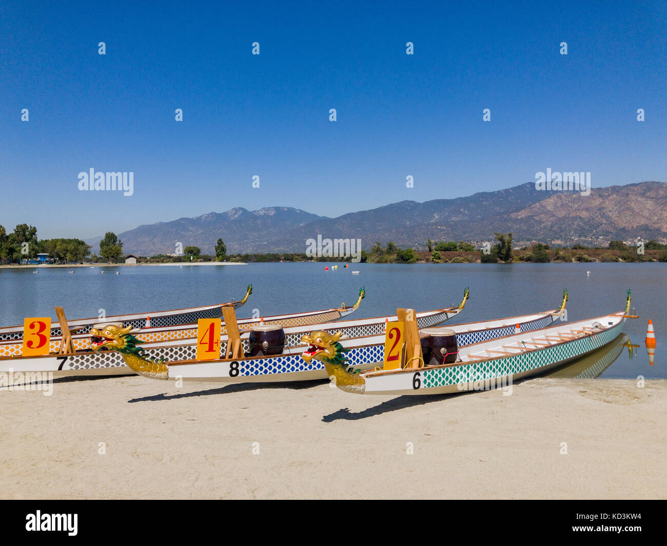 Dragon Boat at Santa Fe dam Recreation Area, Los Angeles County, Californie, États-Unis Banque D'Images