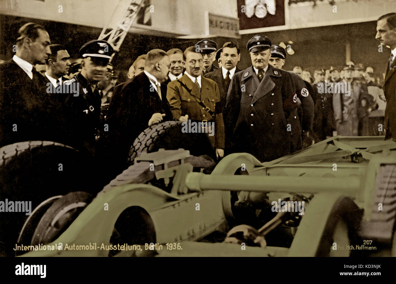 Adolf Hitler assistant à une exposition internationale d'automobiles à Berlin, 1936 Banque D'Images