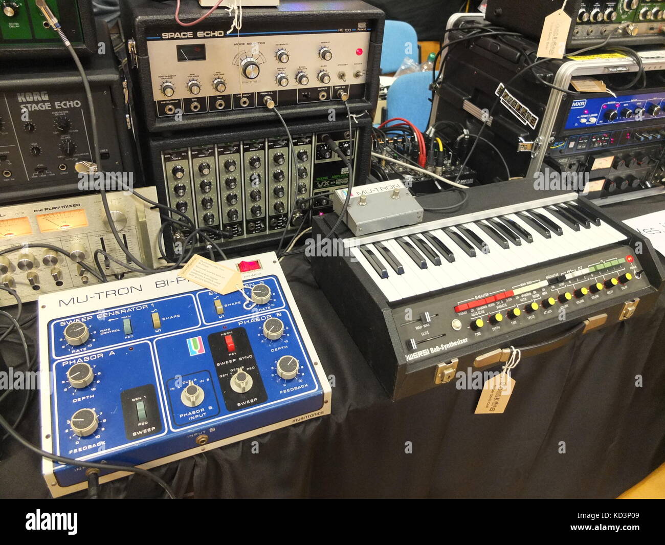 Bass synthesizer Banque de photographies et d'images à haute résolution -  Alamy