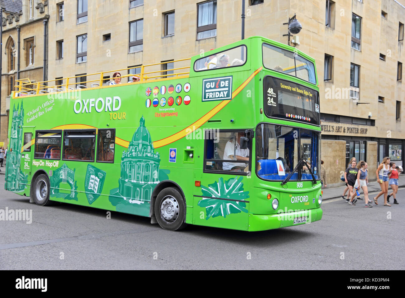 Open tour bus touristiques parées, Oxford, UK Banque D'Images
