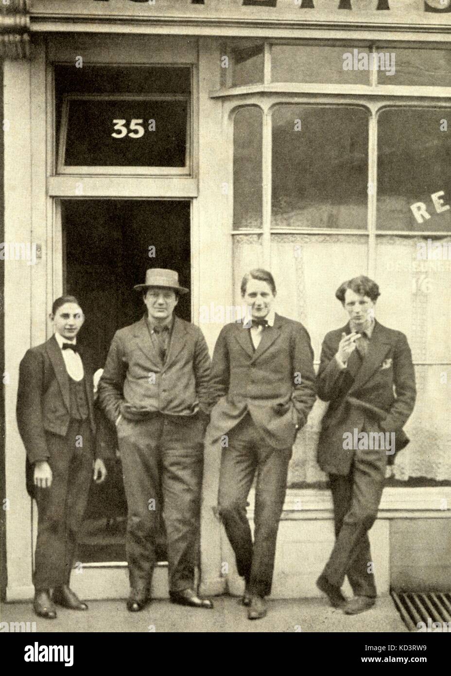 Démoniste, Peter. (Également appelé P. Heseltine) (ch. 1915) de gauche à droite : inconnu, Jacob Epstein (avec chapeau), Peter Warlock Evan Morgan. Compositeur et musicologue français (1894-1930) Banque D'Images