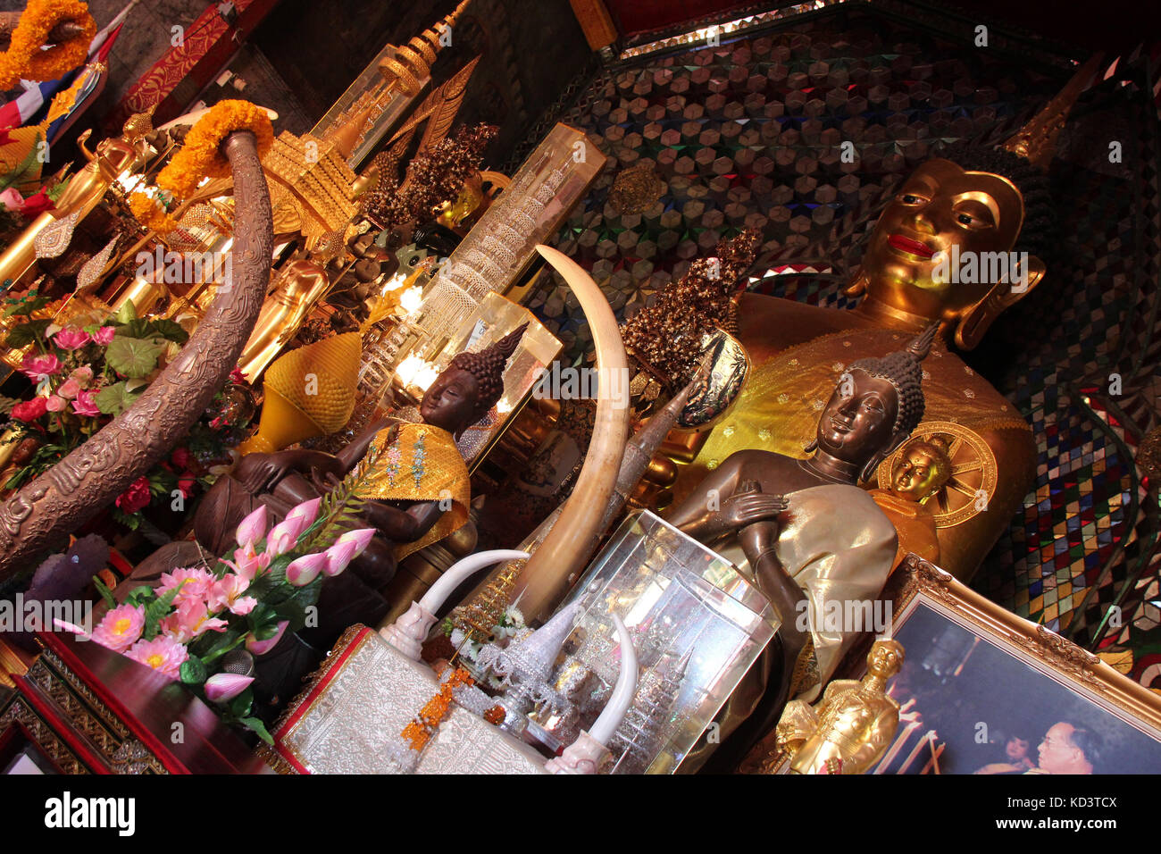 Dans un temple bouddhiste (Wat Doi Suthep) à Chiang Mai (Thaïlande). Banque D'Images