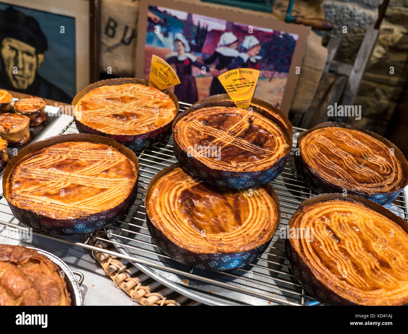 Gateau Breton Celebre Specialite Locale Egalement Connu Sous Le Nom De Bretagne Gateau De Beurre Produit Par Artisan Boulanger Chaze Guyader Vieille Ville Concarneau Bretagne France Photo Stock Alamy