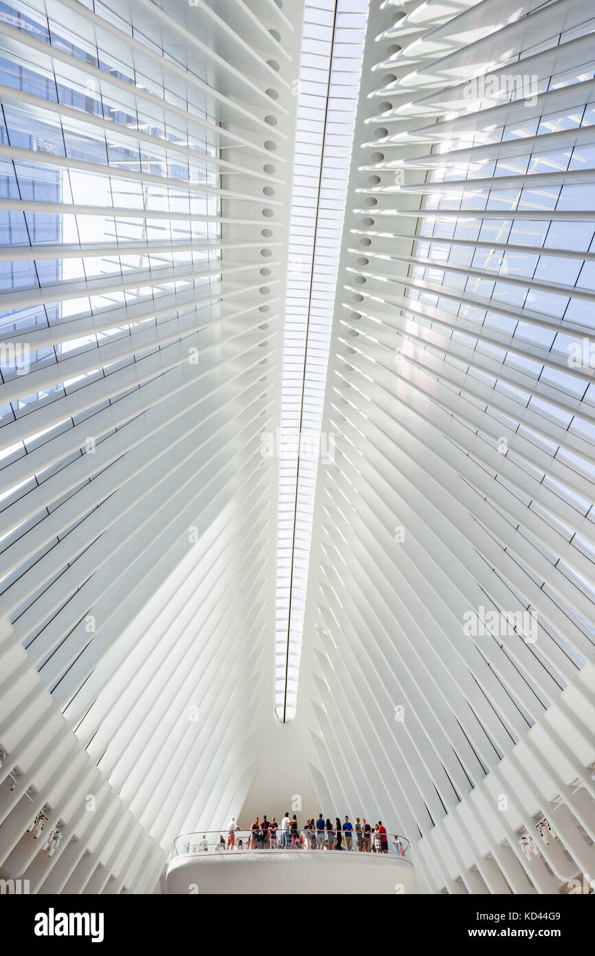 Vue de l'intérieur de l'Oculus, Westfield World Trade Center. Centre de transports de conçue par Santiago Calatrava. Manhattan, New York City Banque D'Images
