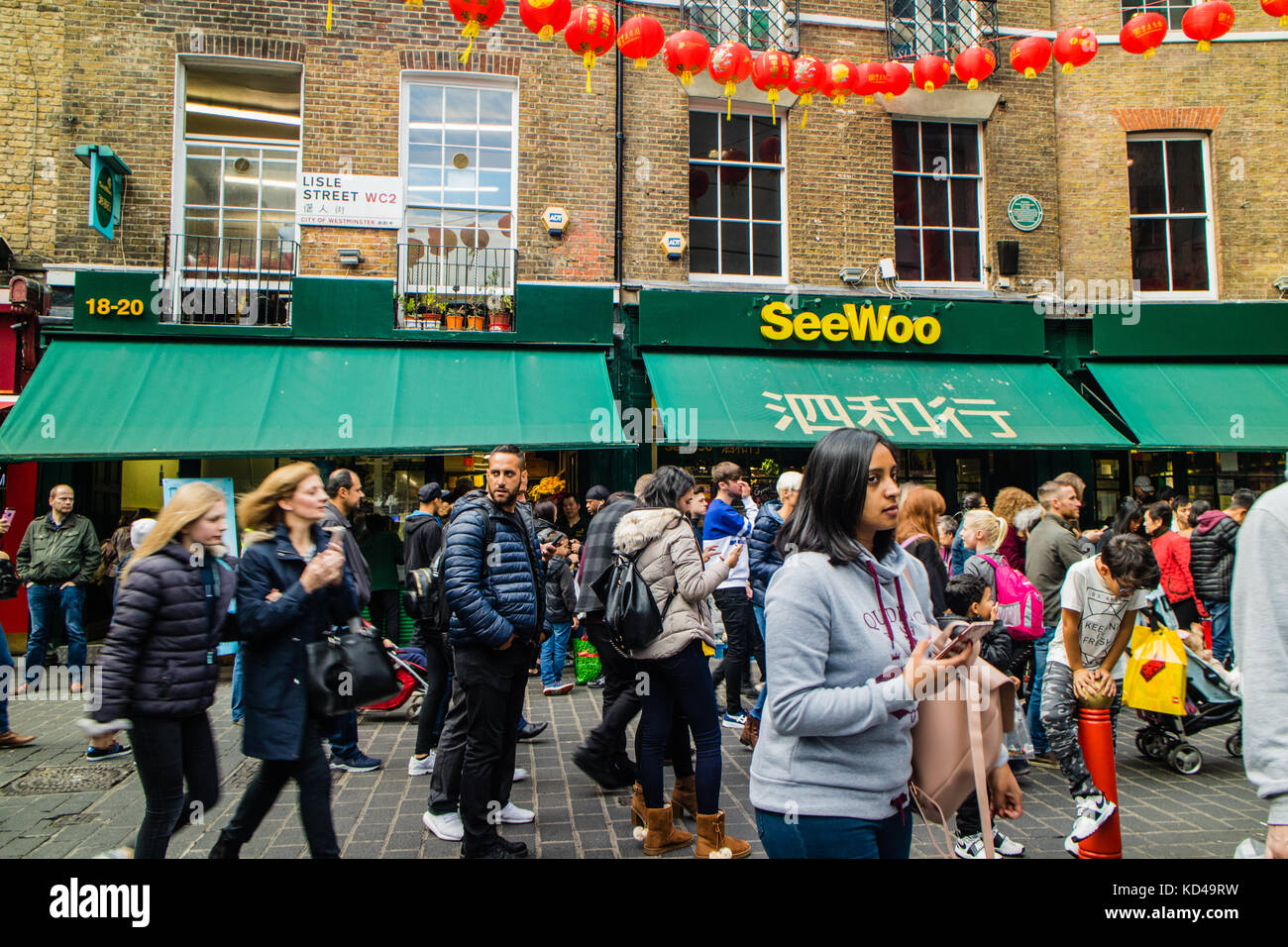 Voir woo supermarché chinois dans la région de Lisle Street, Londres, Royaume-Uni China town, oct 2017 Banque D'Images