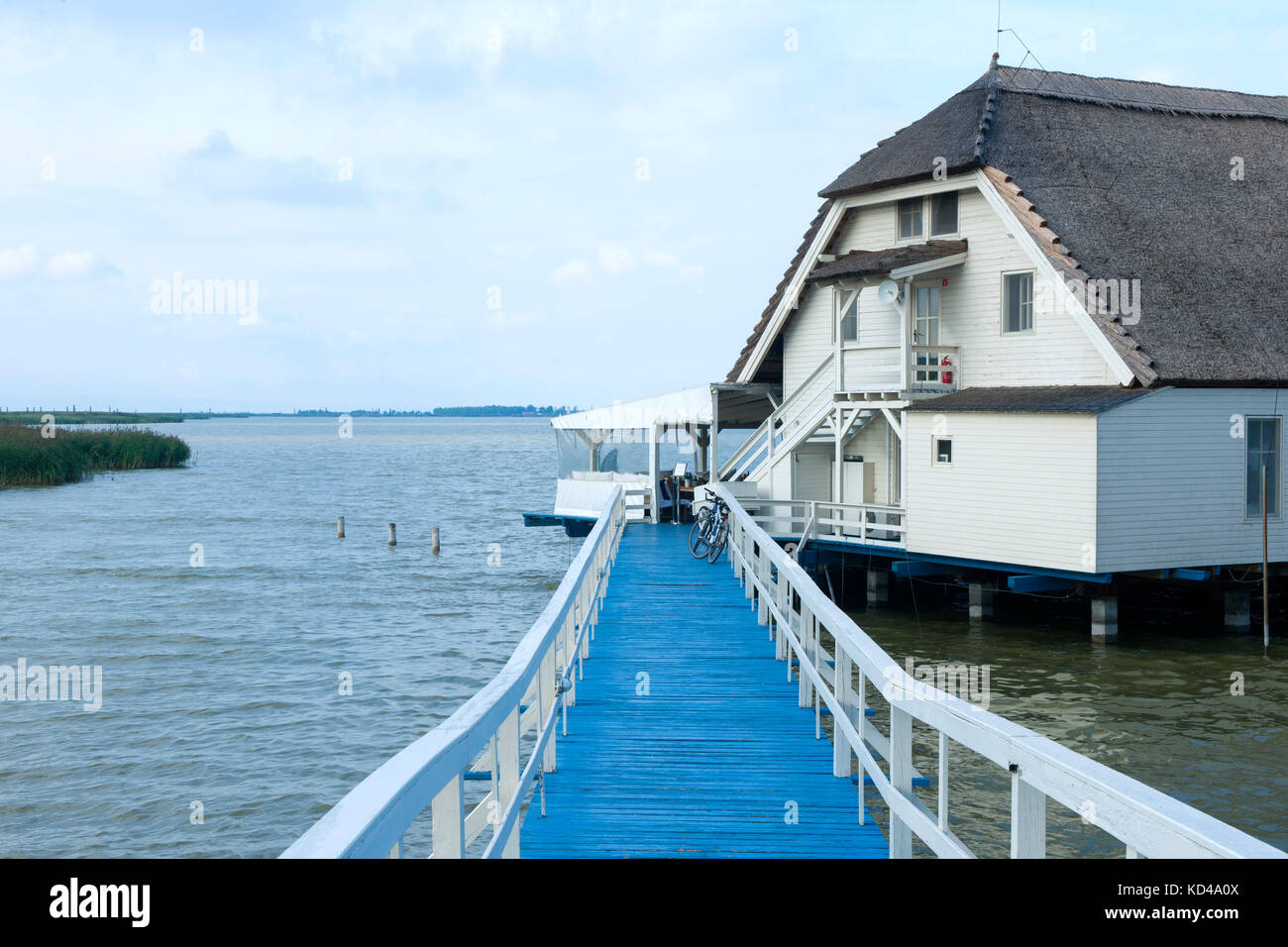 Ungarn, Westungarn Fertörakos Kroisbach), (am Neusiedler See, Restaurant Raspi am Ende der Mole Banque D'Images