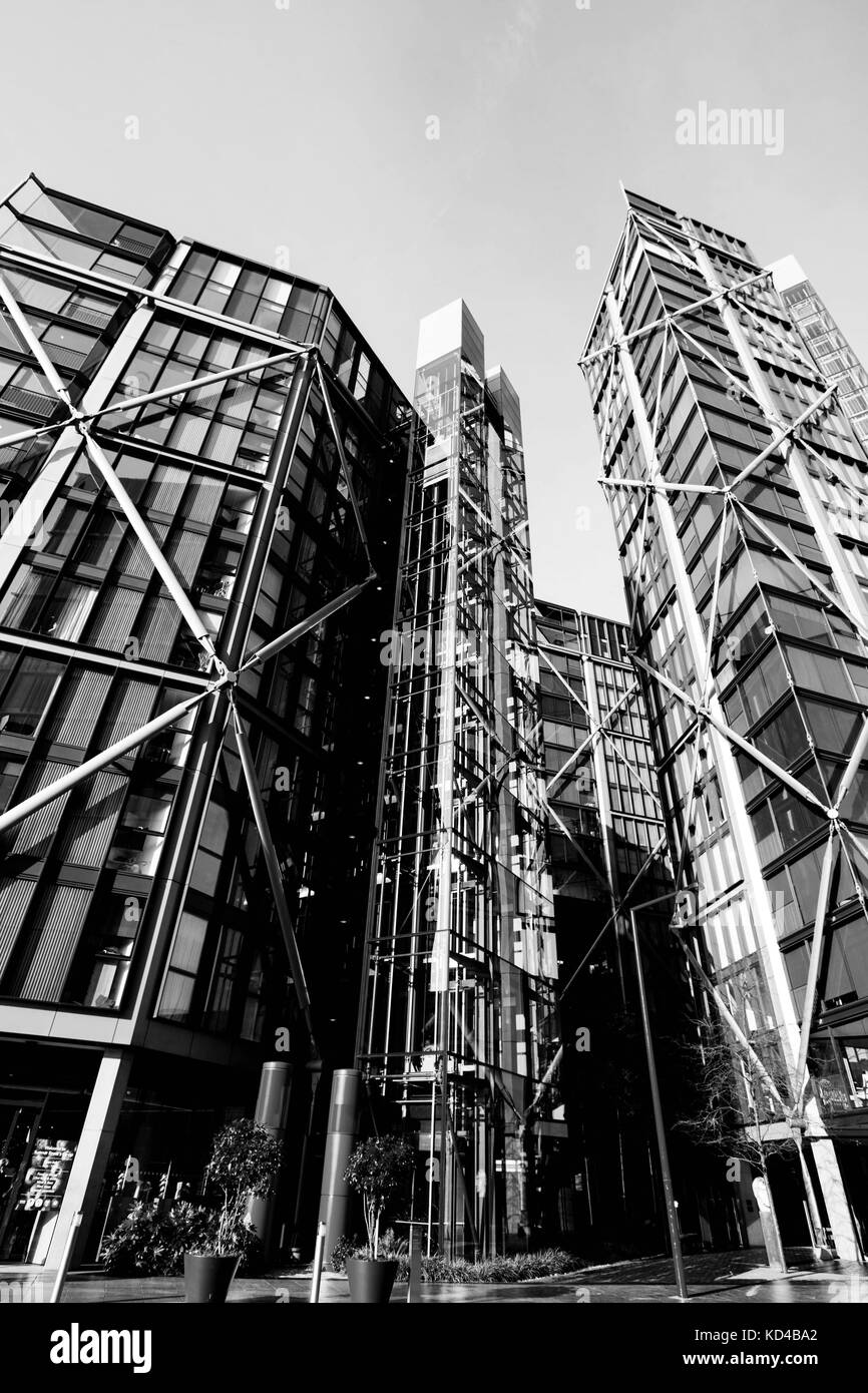 L'image monochrome noir et blanc haut de gamme appartements de luxe à Londres sur le soutrh southwalk rive de la Tamise Banque D'Images