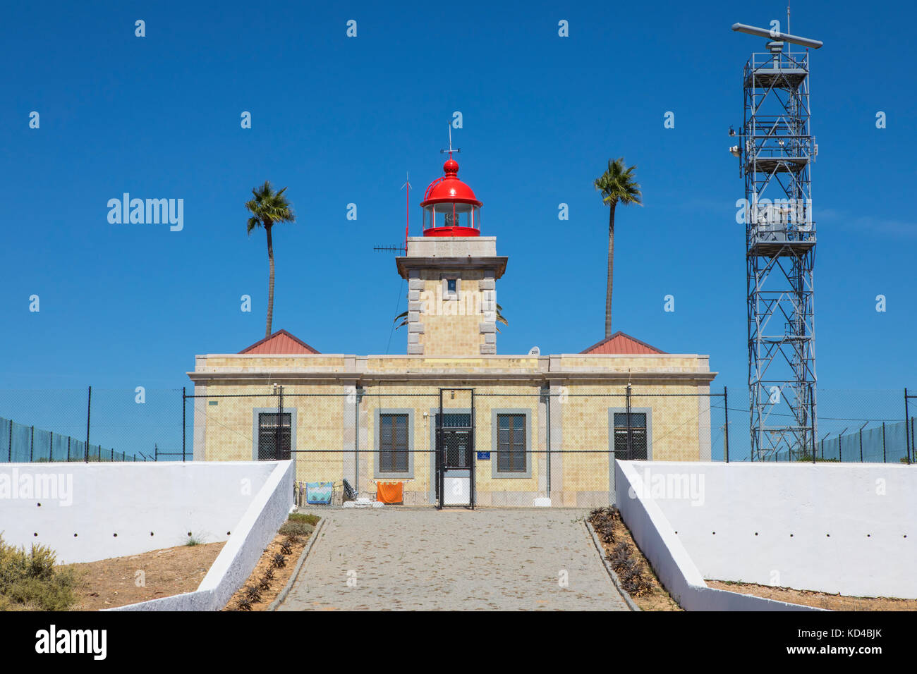 Une vue sur le phare de Ponta da Piedade, à Albufeira, Portugal. Banque D'Images