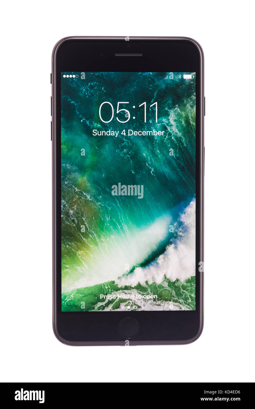 Varna, Bulgarie - décembre, 04, 2016: Studio tourné d'un iPhone 7 noir plus, avec double caméra 12 MP, quadricœur 2,23 GHz et 1080 x 1920 pixels Banque D'Images