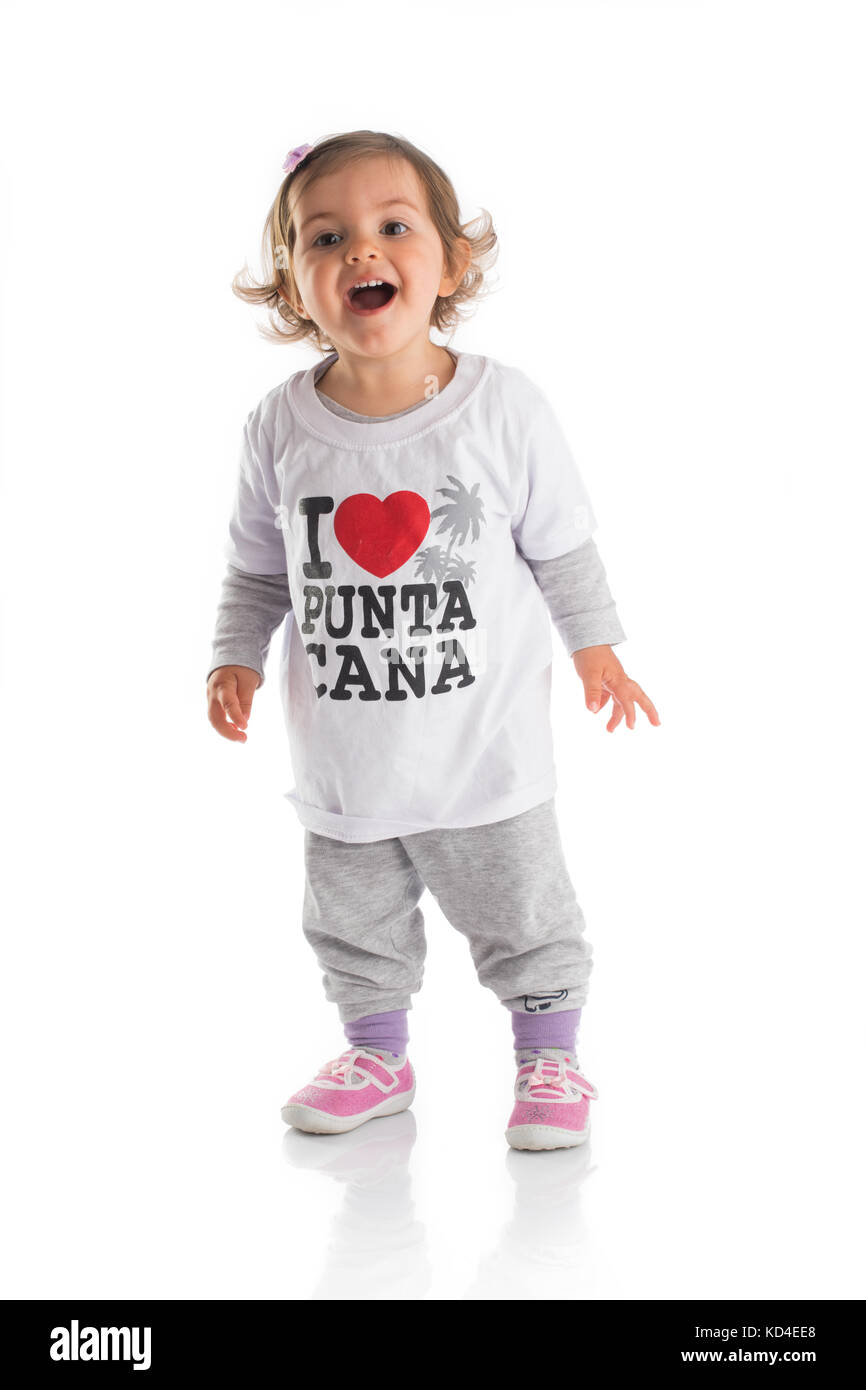 Varna, Bulgarie, 02.Avril.2017.happy little baby girl avec t-shirt : j'aime Punta cana Banque D'Images