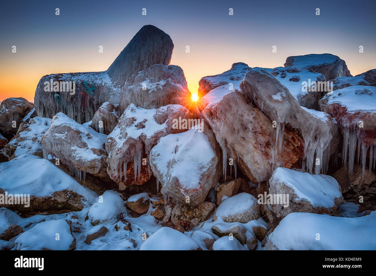 Tôt le matin, avec des pierres couvertes de neige, sunrsie shot Banque D'Images