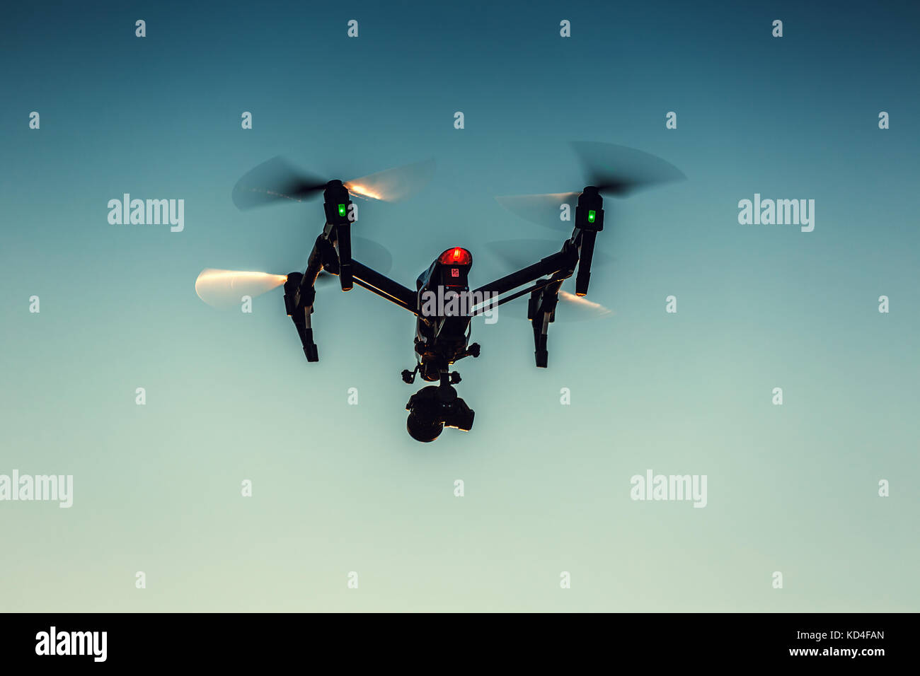 Varna, Bulgarie - 09 juillet,2016: Image de DJI inspire 1 Pro drone UAV quadcopter qui enregistre 4K vidéos et 16MP images fixes et est contrôlé par fil Banque D'Images
