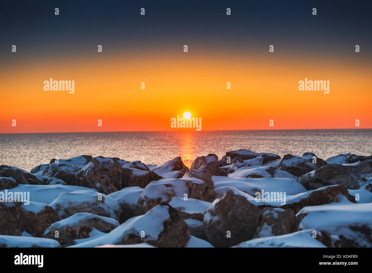 Tôt le matin, avec des pierres couvertes de neige, sunrsie shot Banque D'Images