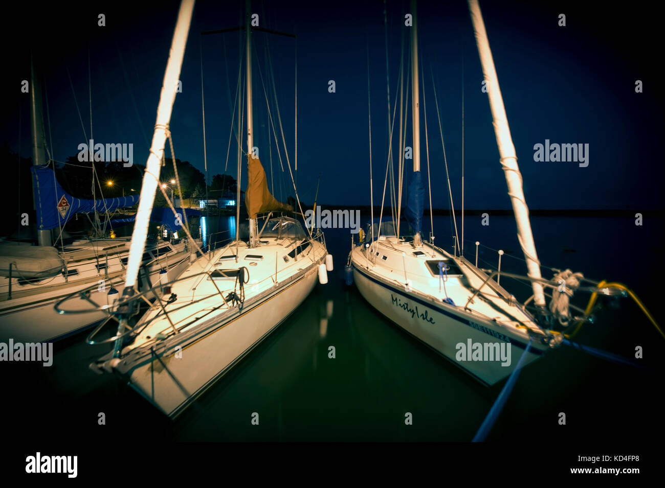 Yachts amarrés dans la marina Banque D'Images
