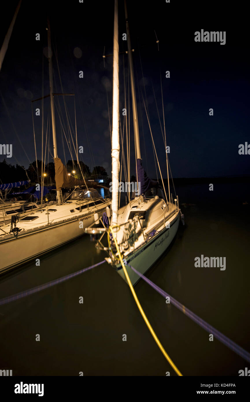 Yachts amarrés dans la marina Banque D'Images
