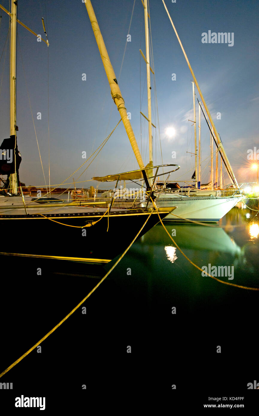 Yachts amarrés dans la marina Banque D'Images