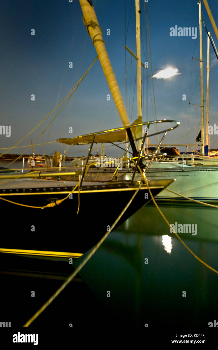 Yachts amarrés dans la marina Banque D'Images