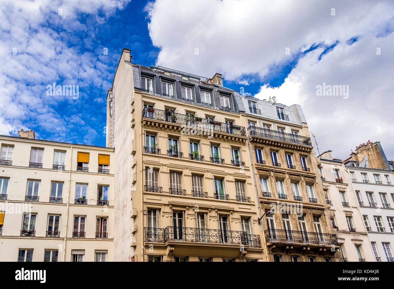 Beaux appartements dans une rue de Paris. Banque D'Images