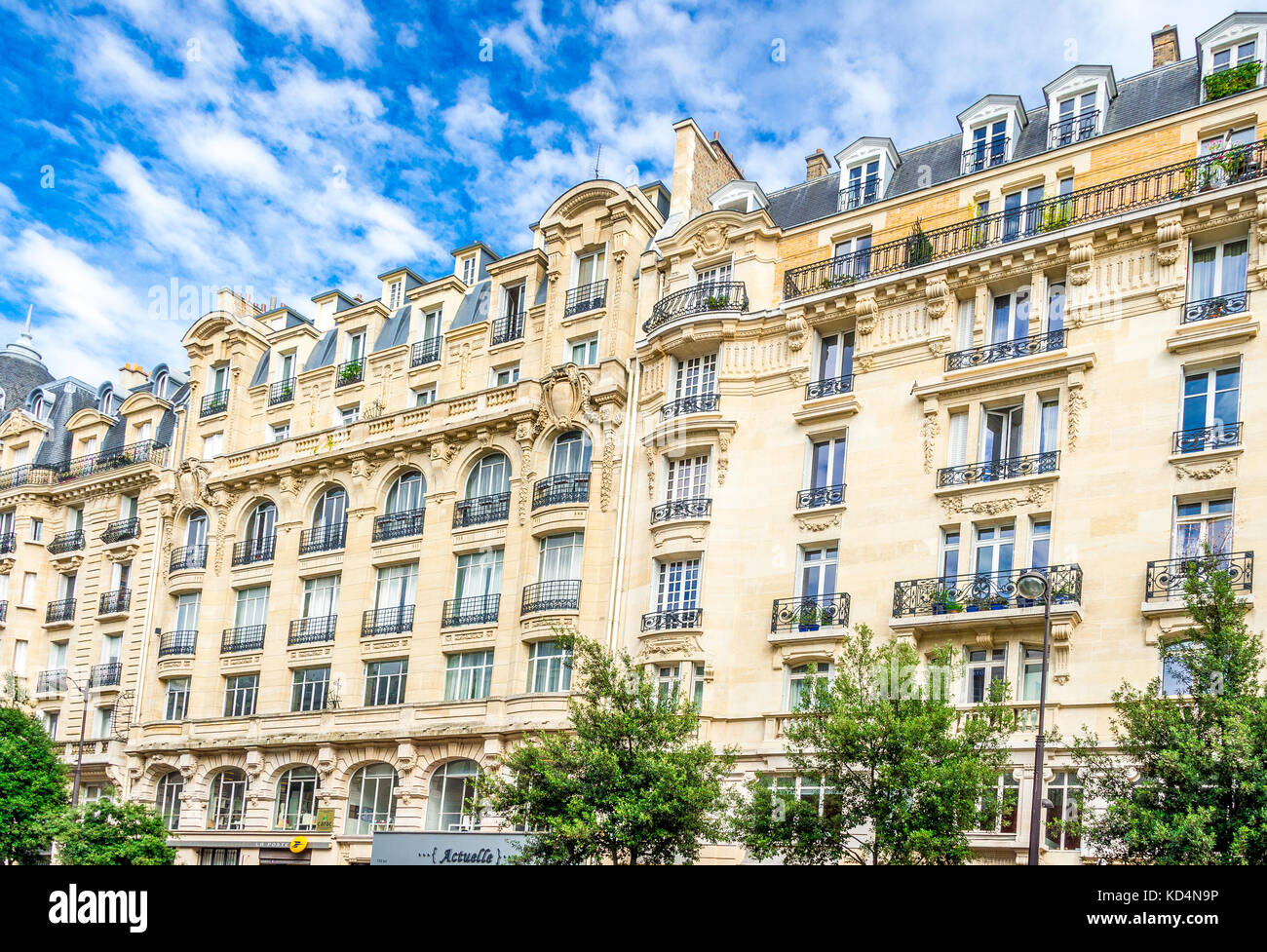 Beaux appartements dans une rue de Paris. Banque D'Images