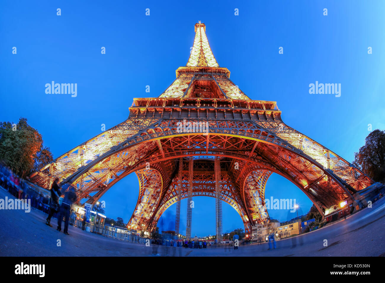 Tour Eiffel la nuit à Paris, France Banque D'Images