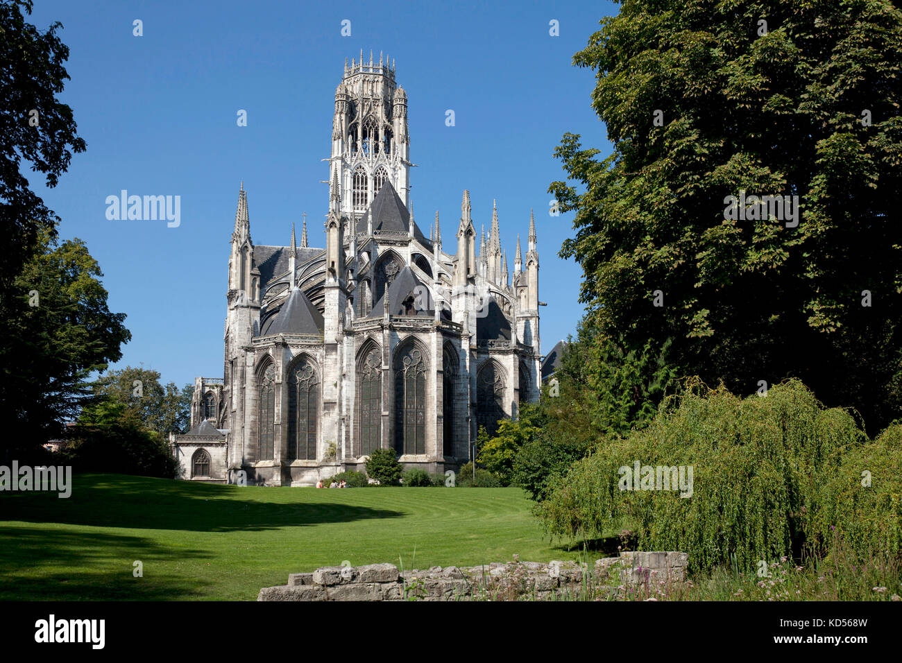 Rouen (nord de la France) : Vue extérieure de l'église abbatiale de St Ouen, de style gothique, l'ancien monastère bénédictin de Normandie (pas disponible pour carte postale Banque D'Images