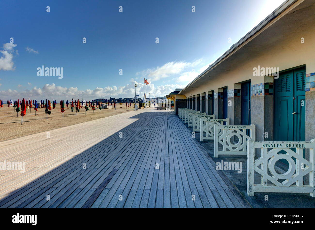 Deauville Normandie Nord De La France Promenade En Bois Et Des Parasols Sur La Plage Le Long De La Cote Fleurie Zone Cotiere Pas Disponible Pour Carte Postale Photo Stock Alamy Deauville Normandie Nord De La France Promenade En Bois Et Des Parasols Sur La Plage Le Long De La Cote Fleurie Zone Cotiere Pas Disponible Pour Carte Postale Photo Stock Alamy