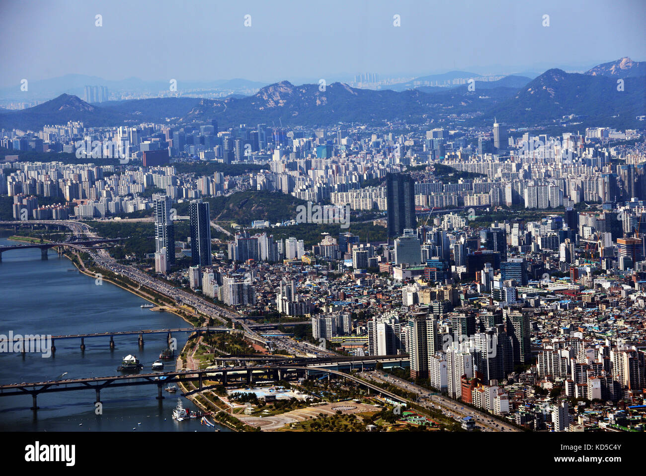 Séoul moderne vu de la Lotte World Tour. Banque D'Images