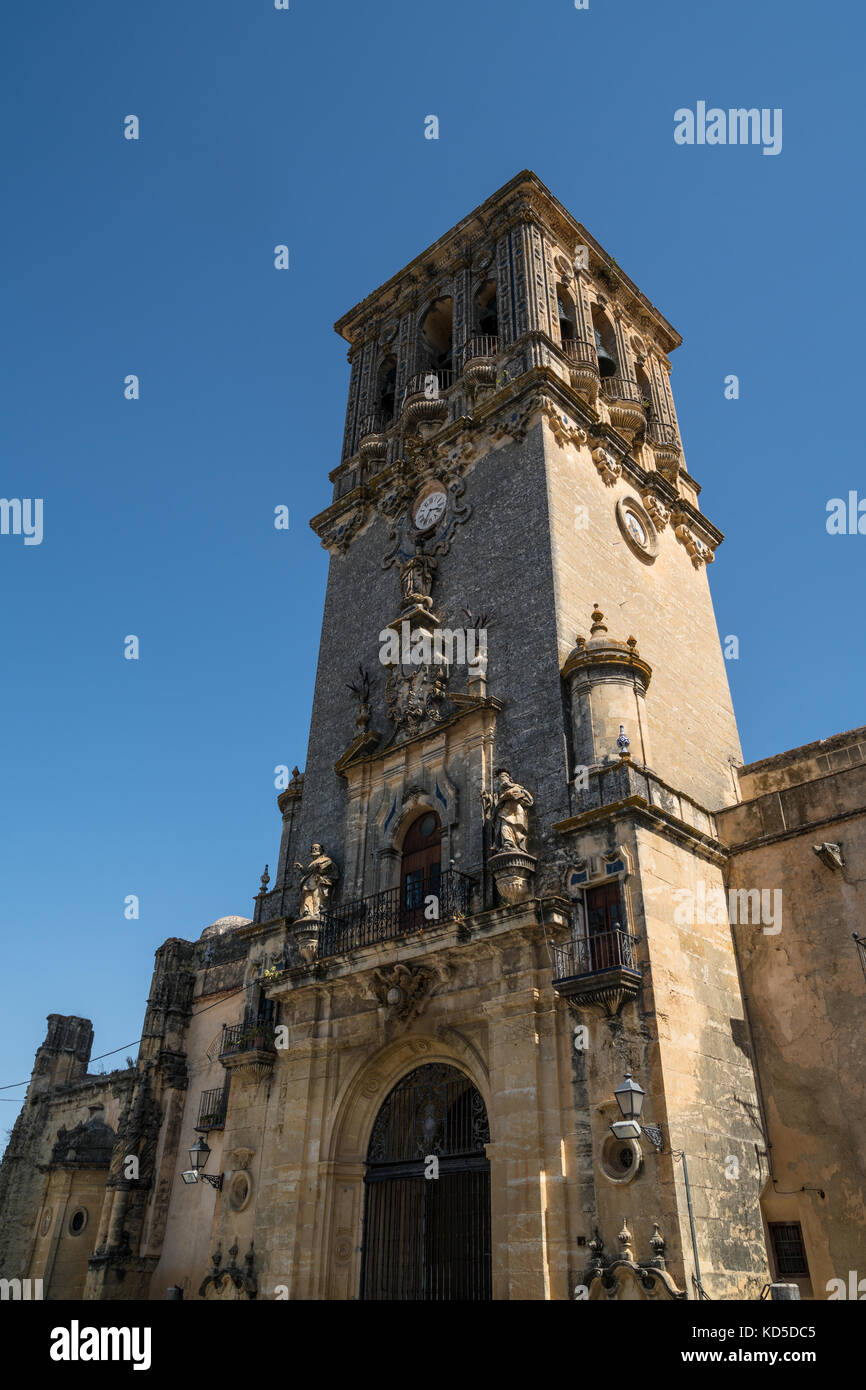 Église de l'Assomption à Arcos de la Frontera, l'un des petits villages blancs d'Andalousie, Espagne Banque D'Images