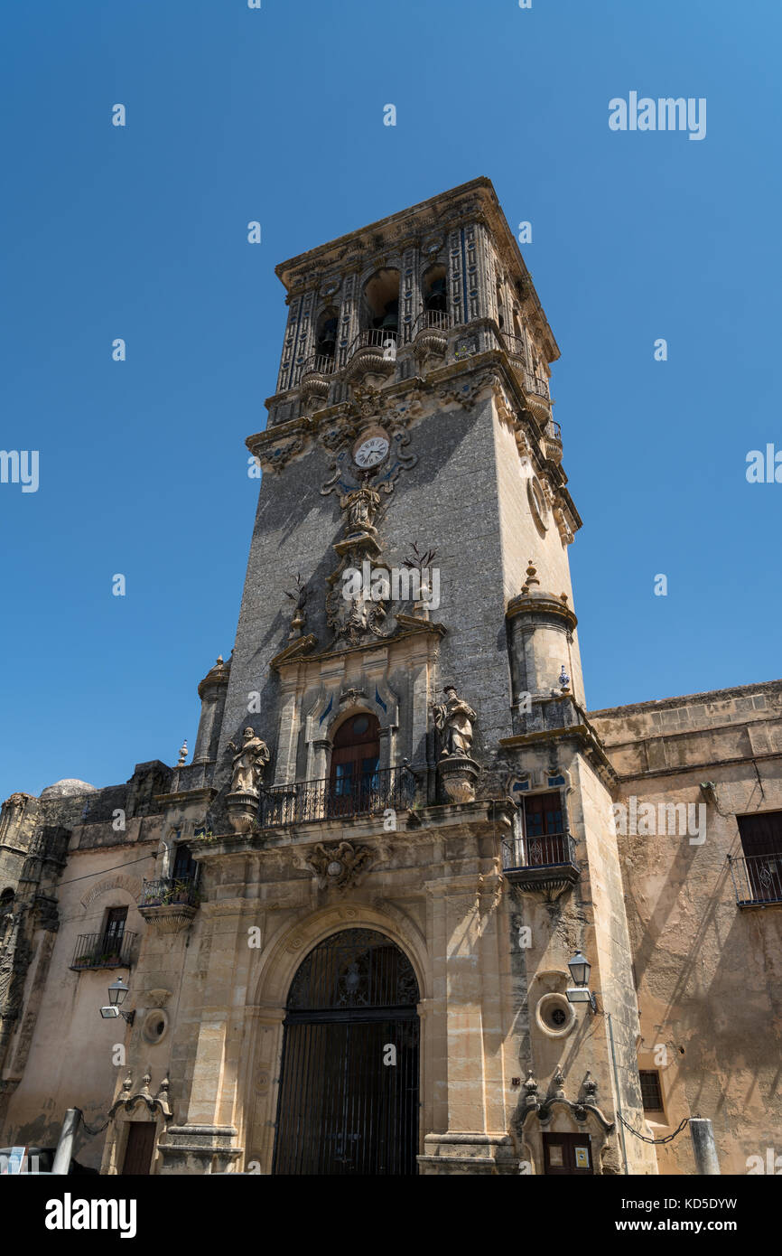 Basílica de Santa María de la Asunción à Arcos de la Frontera, l'un des petits villages blancs d'Andalousie, Espagne Banque D'Images